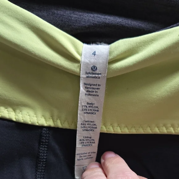 lululemon athletica Womens Sz 4 Bike Shorts - Picture 3 of 3